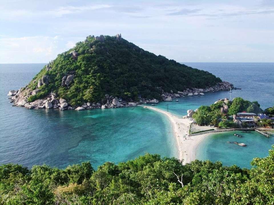 聚焦政协大会发言|洪雯委员:以香港为“前店”,以贵州为“后厂”,优势互补打造“数据飞地”