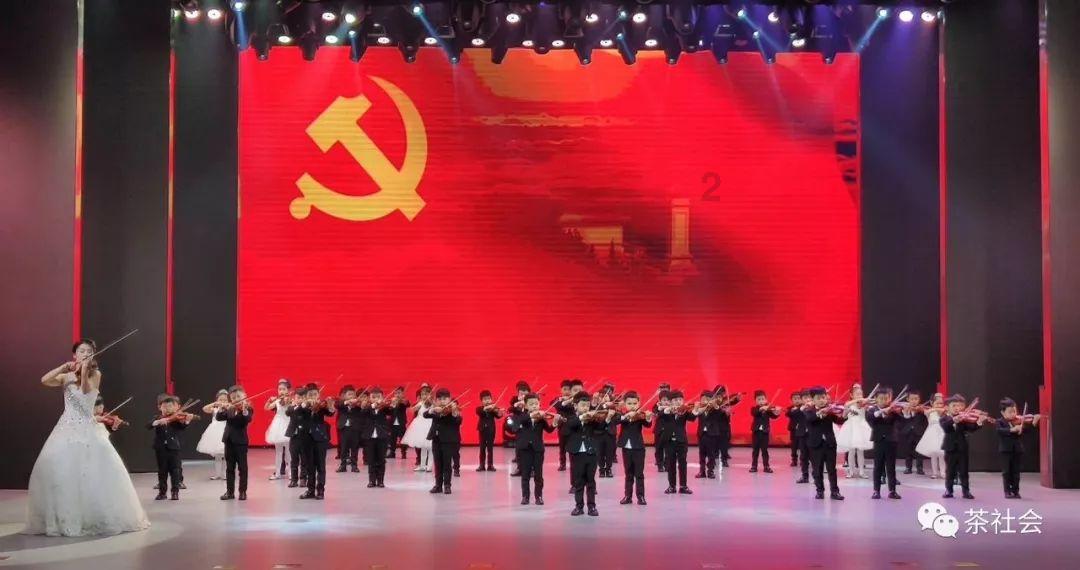 茂密丛林逃生