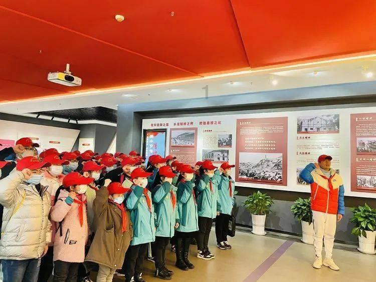 他从2000块起家，一辈子都在当“散财童子”，临终居然还剩了11万