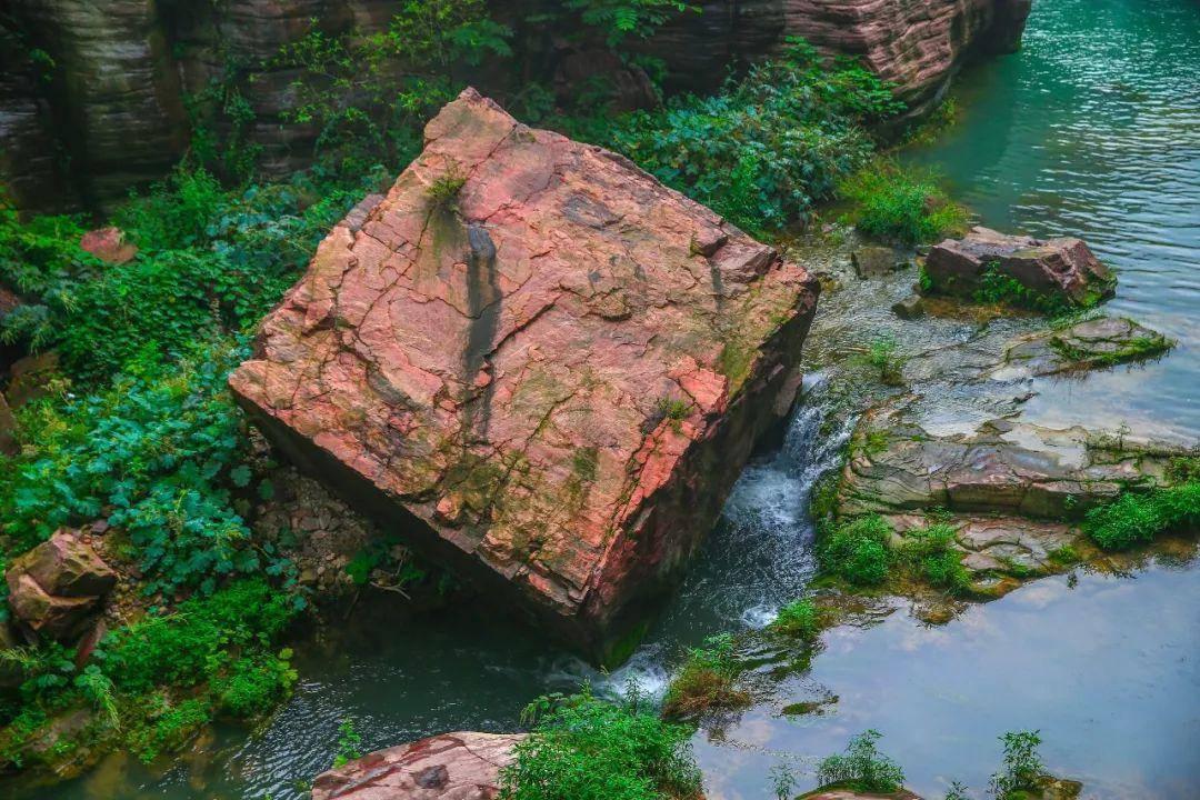 逃离破旧弃城