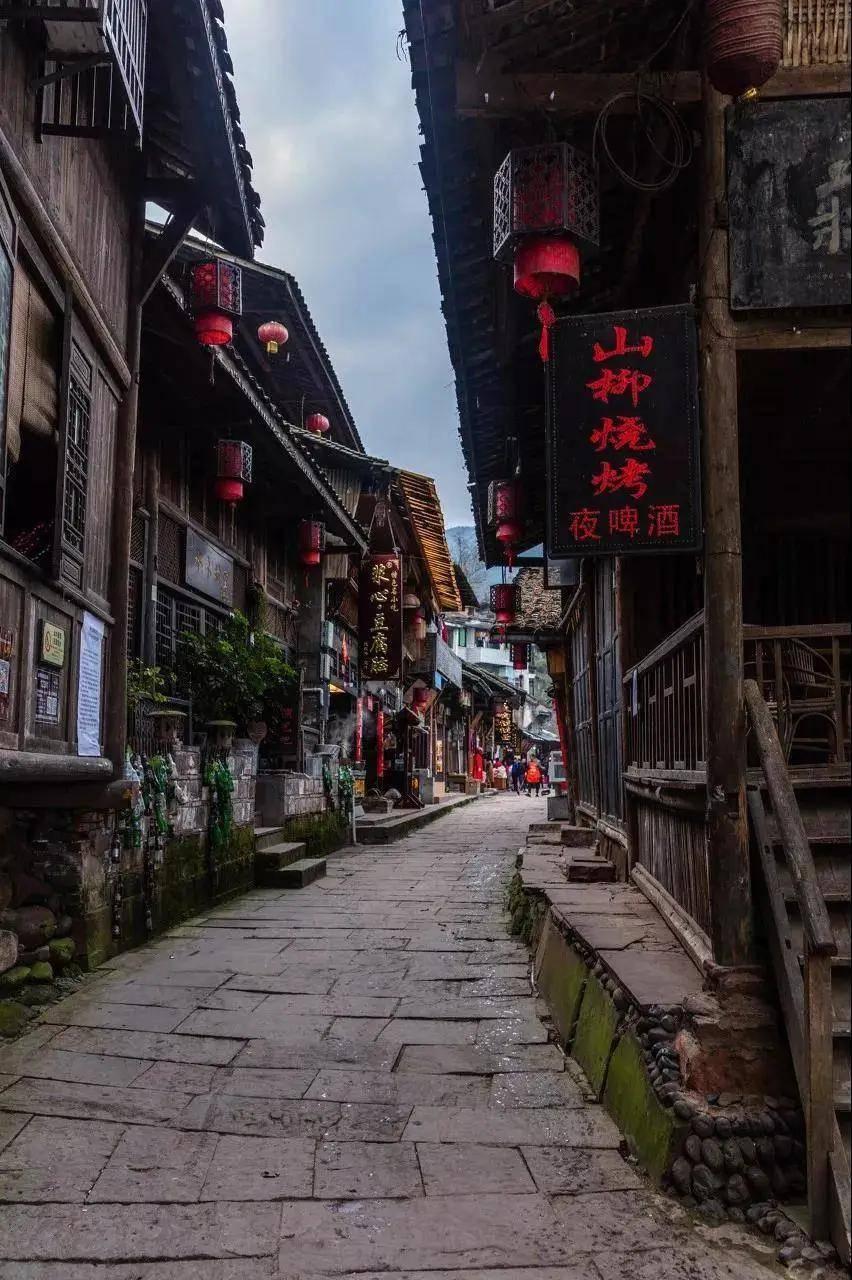 《狗剩快跑》穆家俊本性暴露,将小翠先奸后杀,结局大快人心
