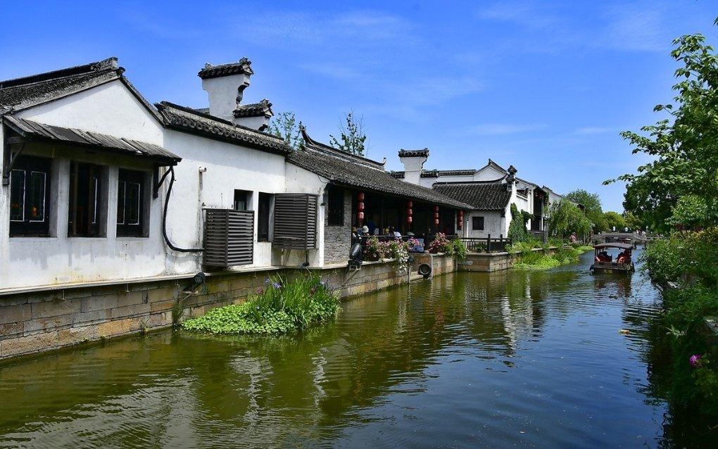 逃离空旷大街
