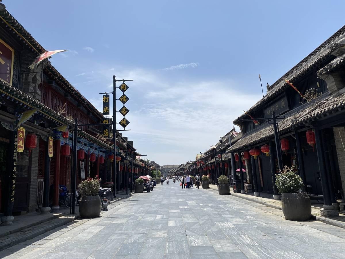 辛芷蕾又带火了一种新穿法:大衣+围巾+毛线帽,保暖时髦又洋气